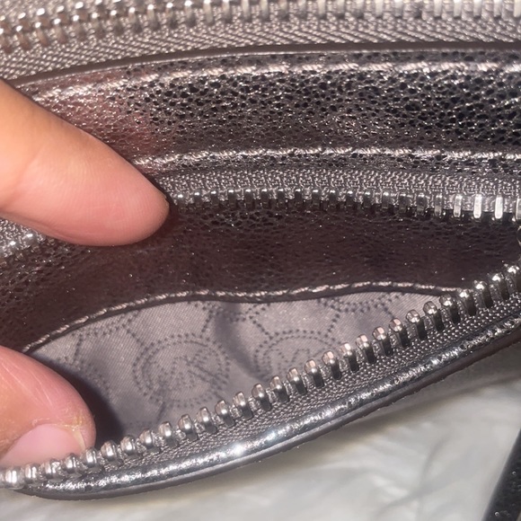 NWT Authentic Michael Kors wristlet clutch - Picture 8 of 15